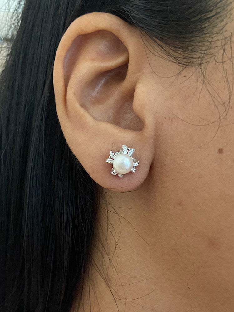 Round Pearl Design Sterling Silver Earrings