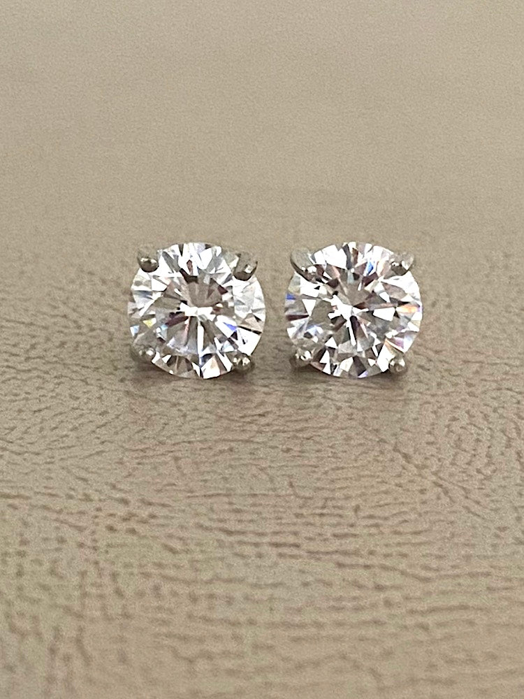 Round Solitaire Silver Studs